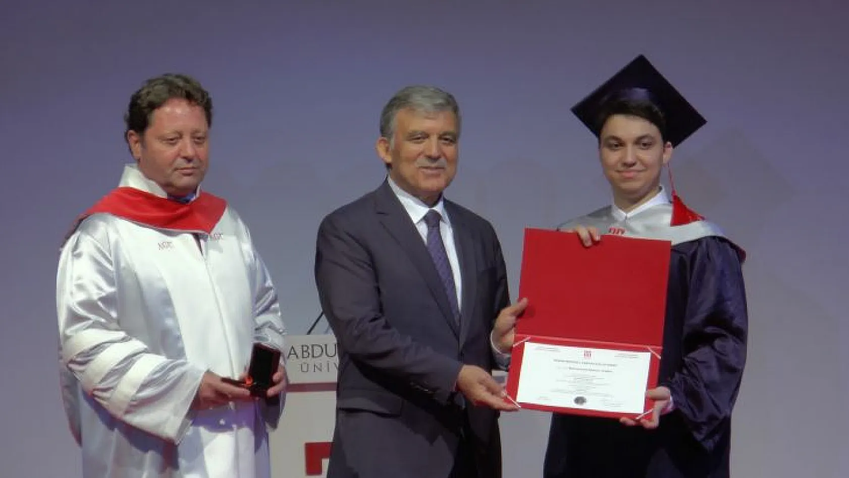 Abdullah Gül, mezun öğrencilere tavsiyelerde bulundu
