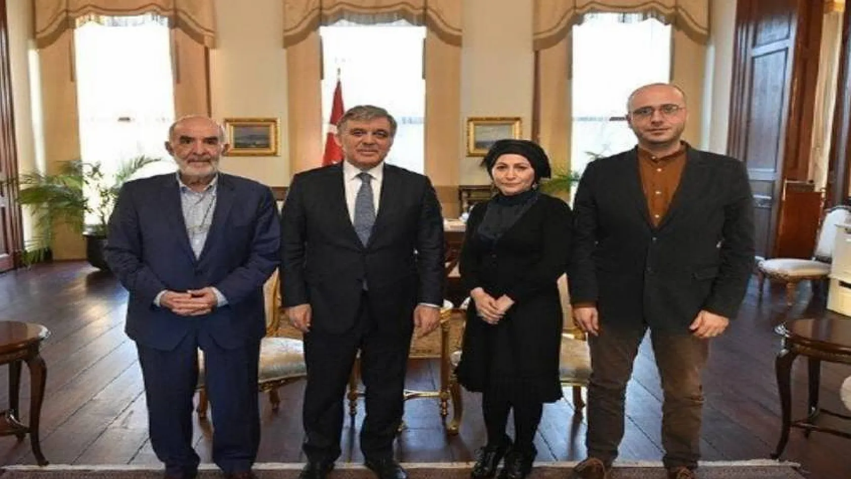 Abdullah Gül sahaya indi, Babacan ve partisini destekliyorum, parlementer sisteme dönmek şart...