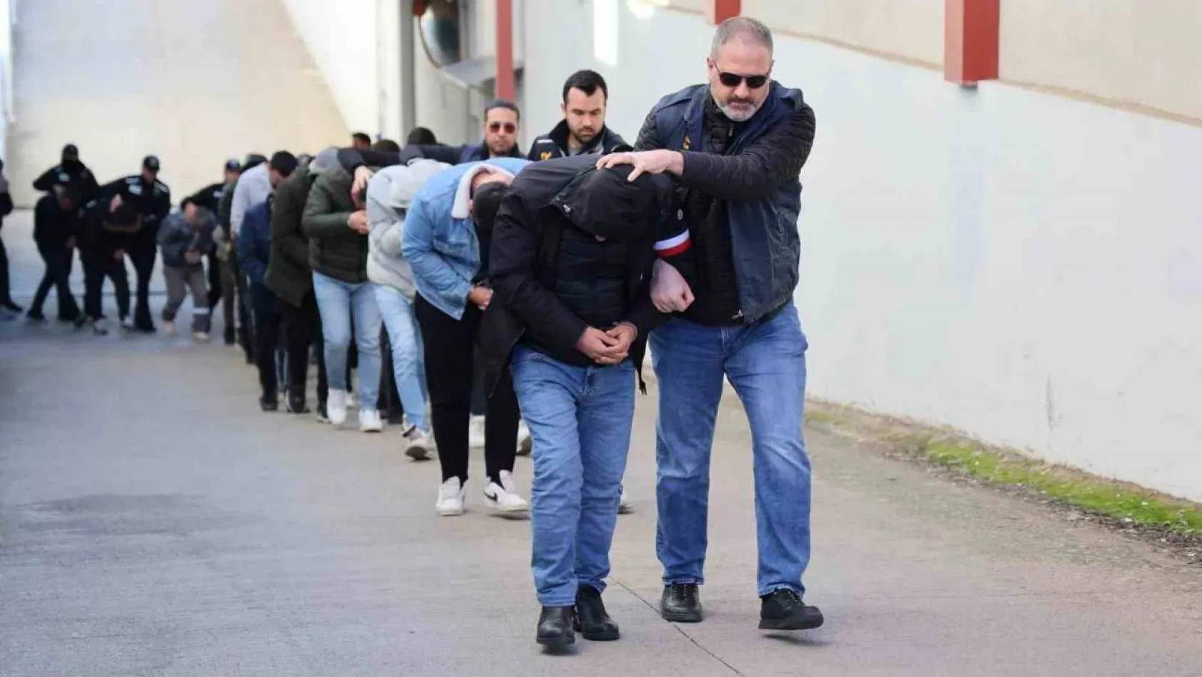 Adana'da 'SİBERGÖZ-21' operasyonunda yakalanan 21 kişi tutuklandı