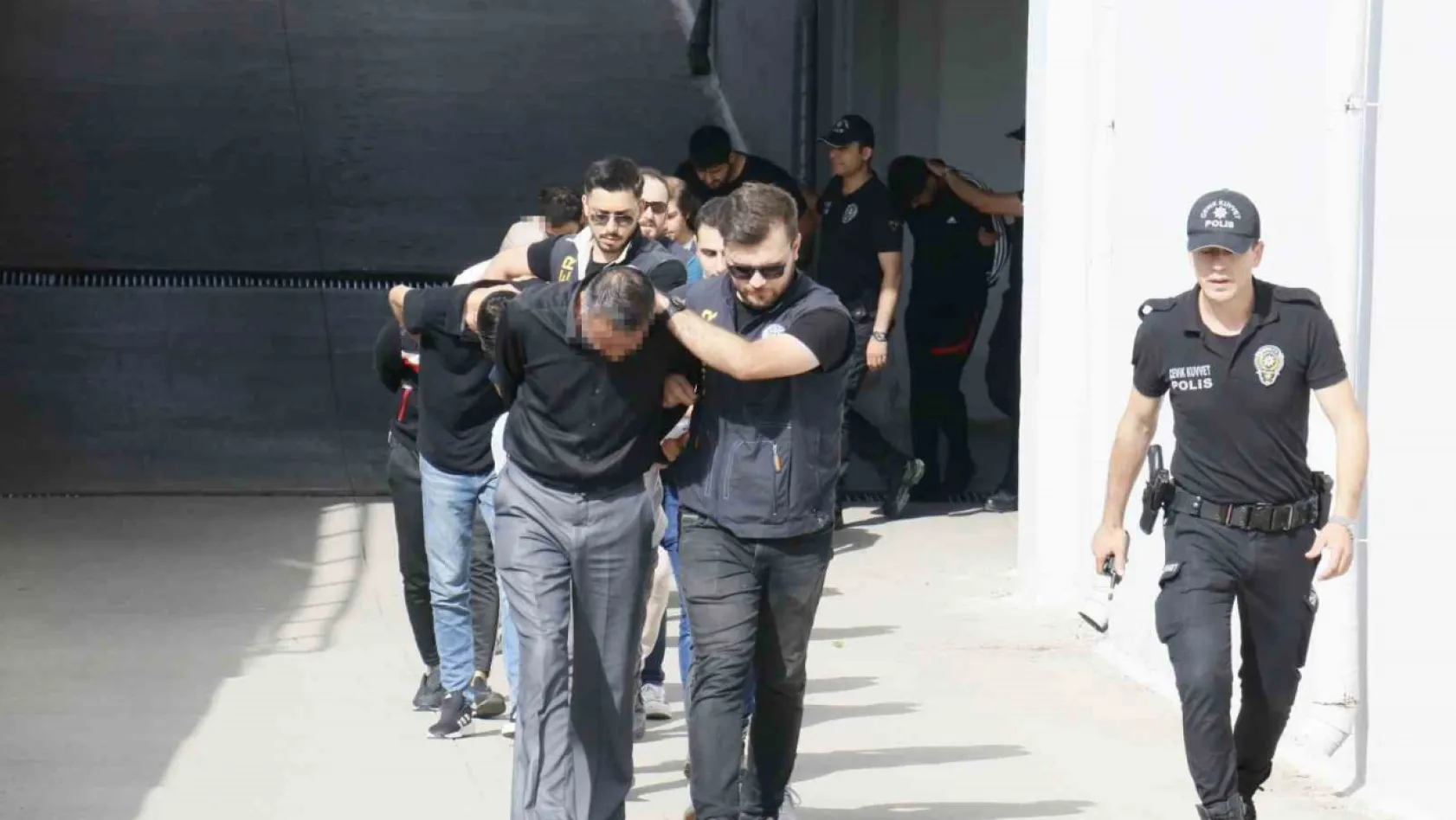 Adana'da 10 milyonluk 'Sazan Sarmalı' operasyonunda 6 tutuklama