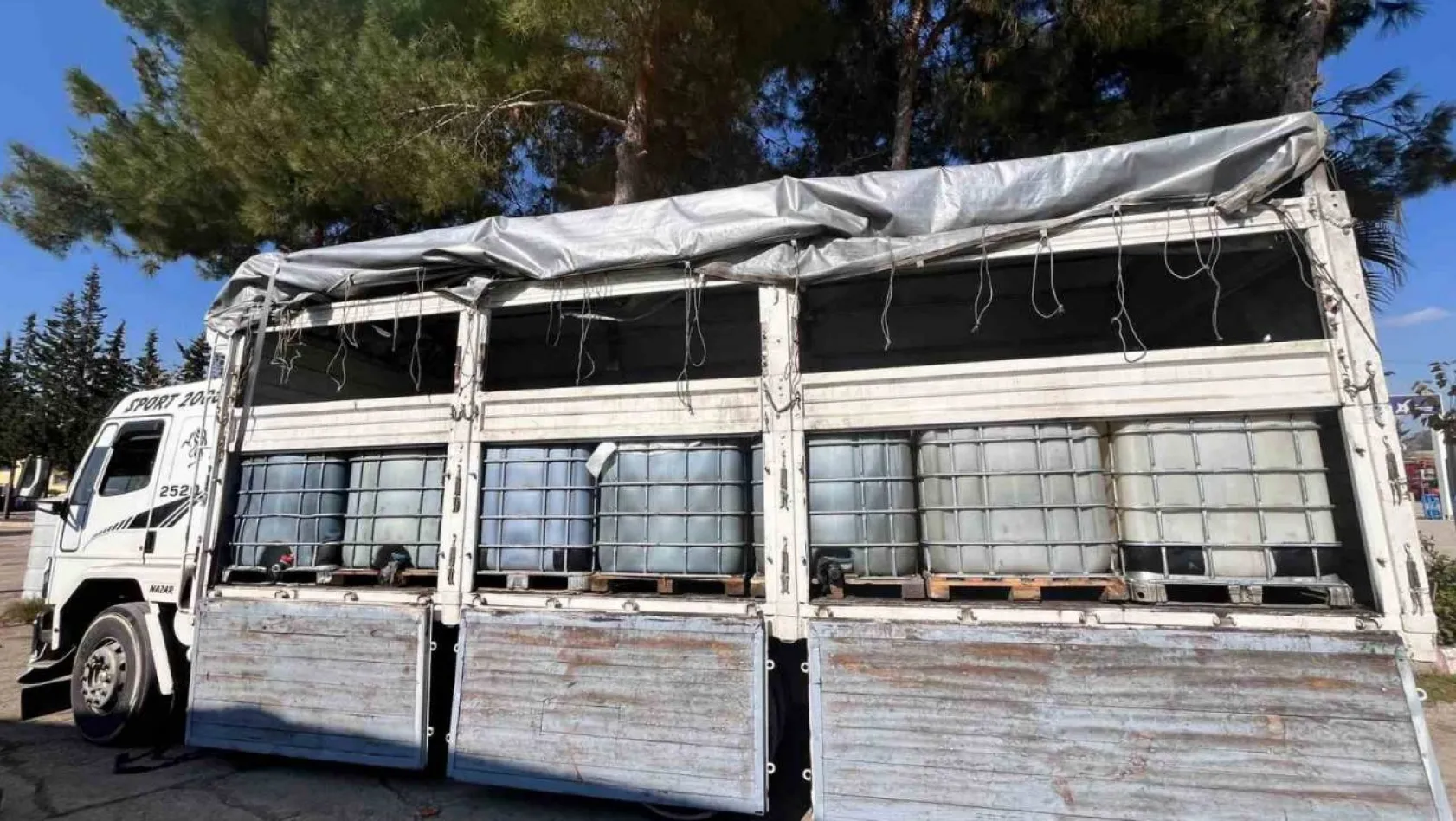 Adana'da 11 bin 400 litre kaçak akaryakıt ele geçirildi