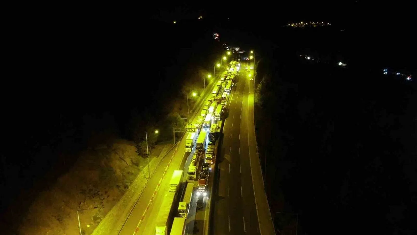 Adana'da 13 aracın karıştığı kazada kapanan otoyol ulaşıma açıldı