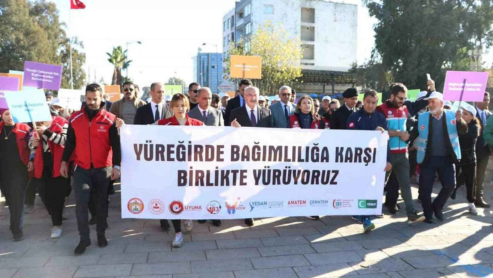 Adana'da 750 kişi bağımlılığa karşı yürüdü