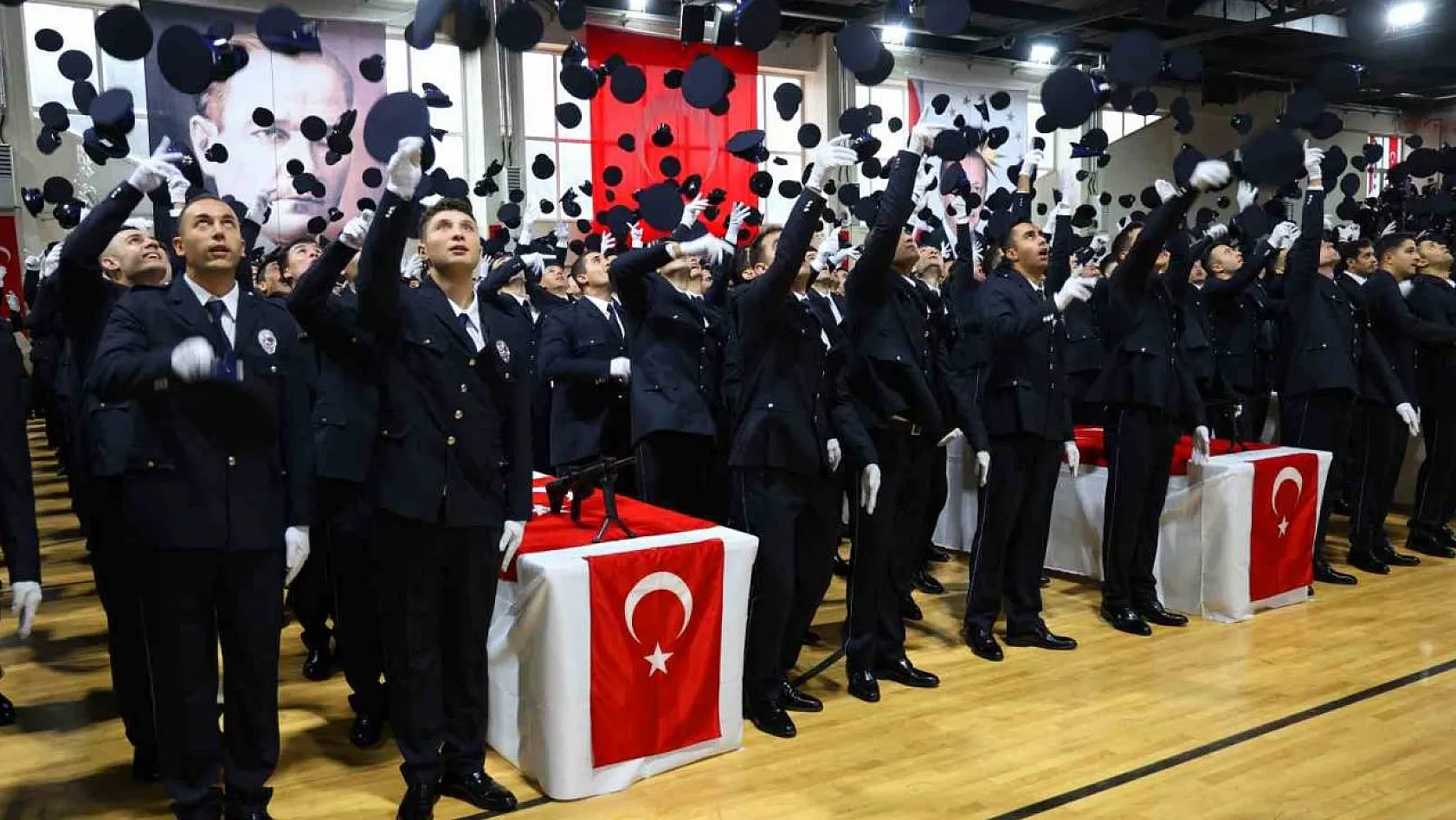 Adana'da 750 polis adayı mezun oldu