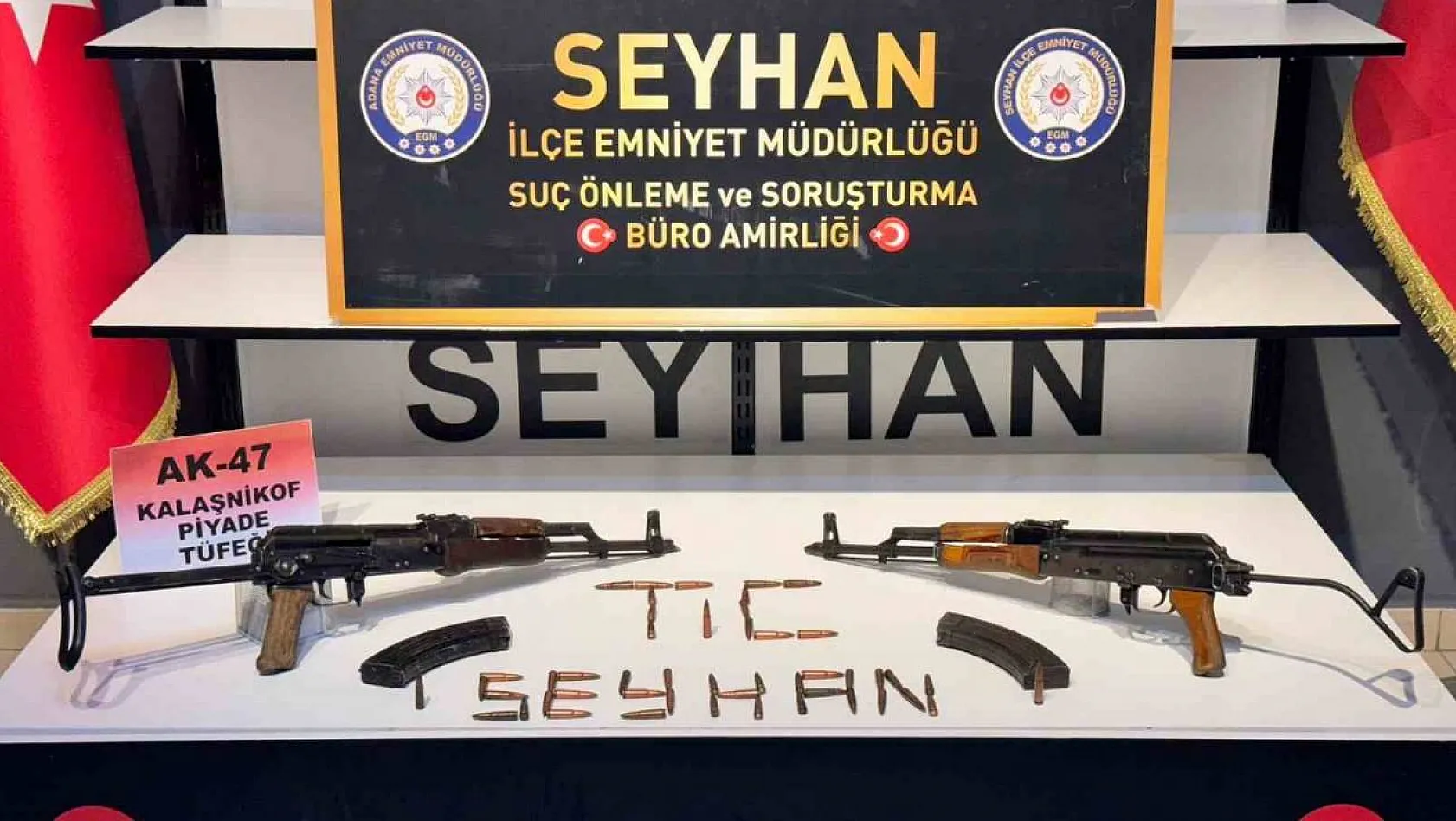 Adana'da bir eve yapılan baskında iki uzun namlulu silah ele geçirildi