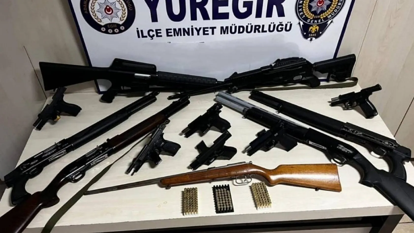 Adana'da polis ekipleri asayiş uygulamalarında 13 ruhsatsız silah ele geçirdi