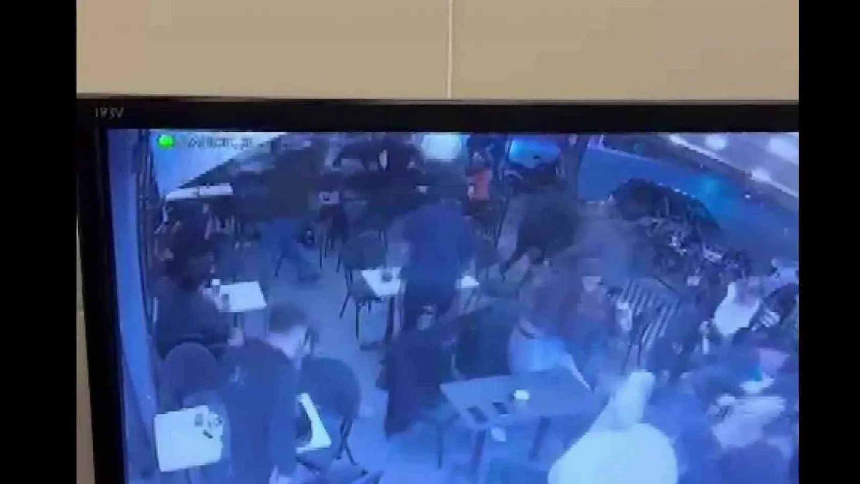 Adana'da Starbucks'a yapılan silahlı saldırının güvenlik kamera görüntüleri ortaya çıktı