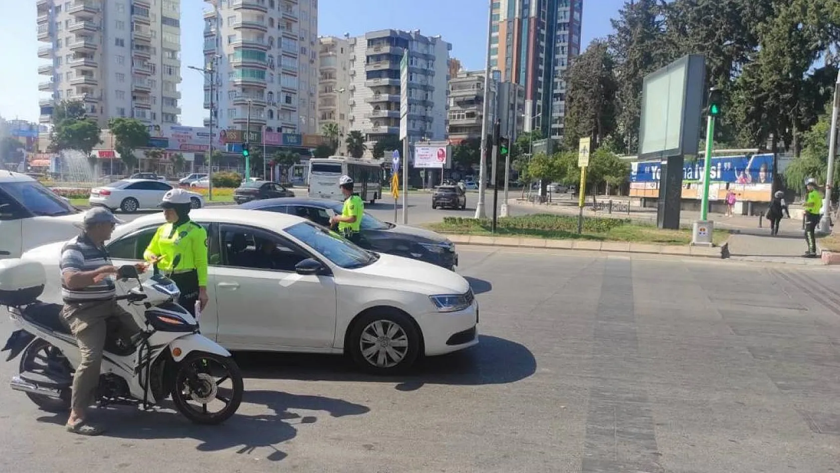 Adana'da trafik ekiplerinden 'yaya' uyarası