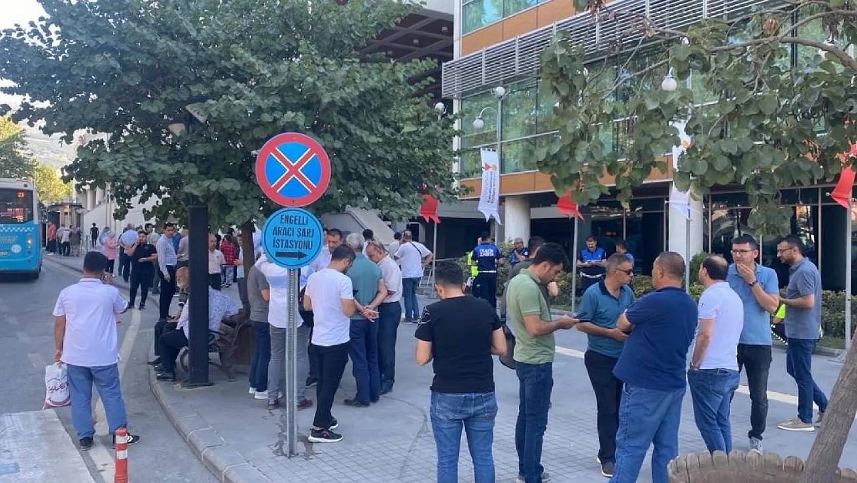 Adana'daki deprem Kahramanmaraş'ta korkuya neden oldu