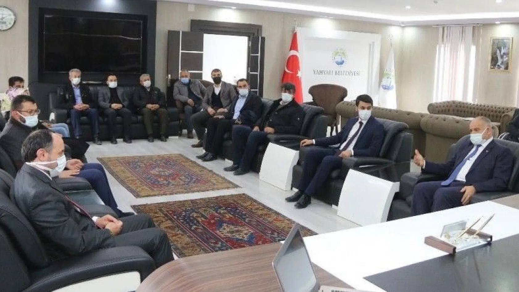 AK Parti Kayseri Milletvekili İsmail Karayel Yahyalı Belediyesi'ni ziyaret etti