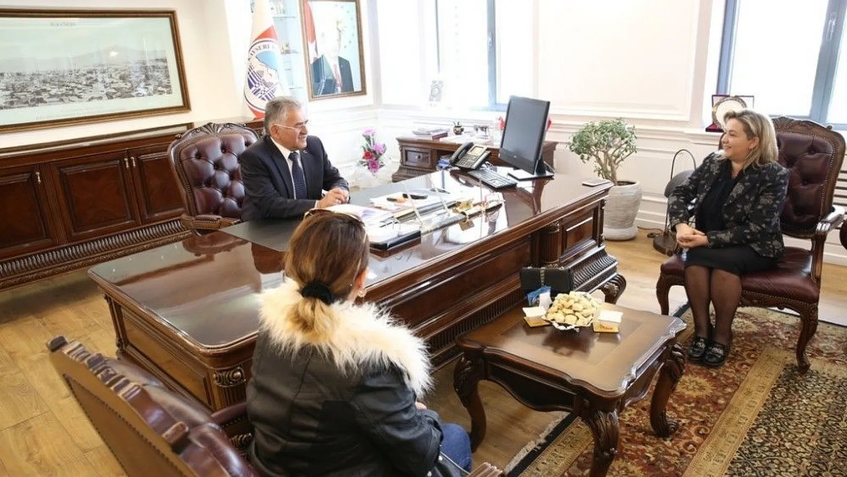 AK Parti Melikgazi Kadın Kolları eski başkanından Melikgazi Belediyesi'ne ziyaret
