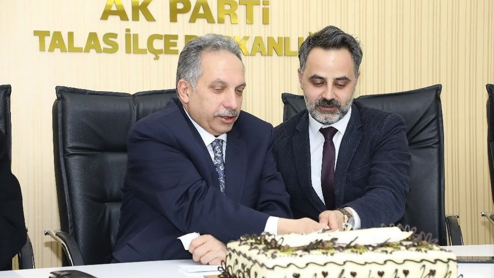 AK Parti Talas'ta 'Doğum Günü' Coşkusu
