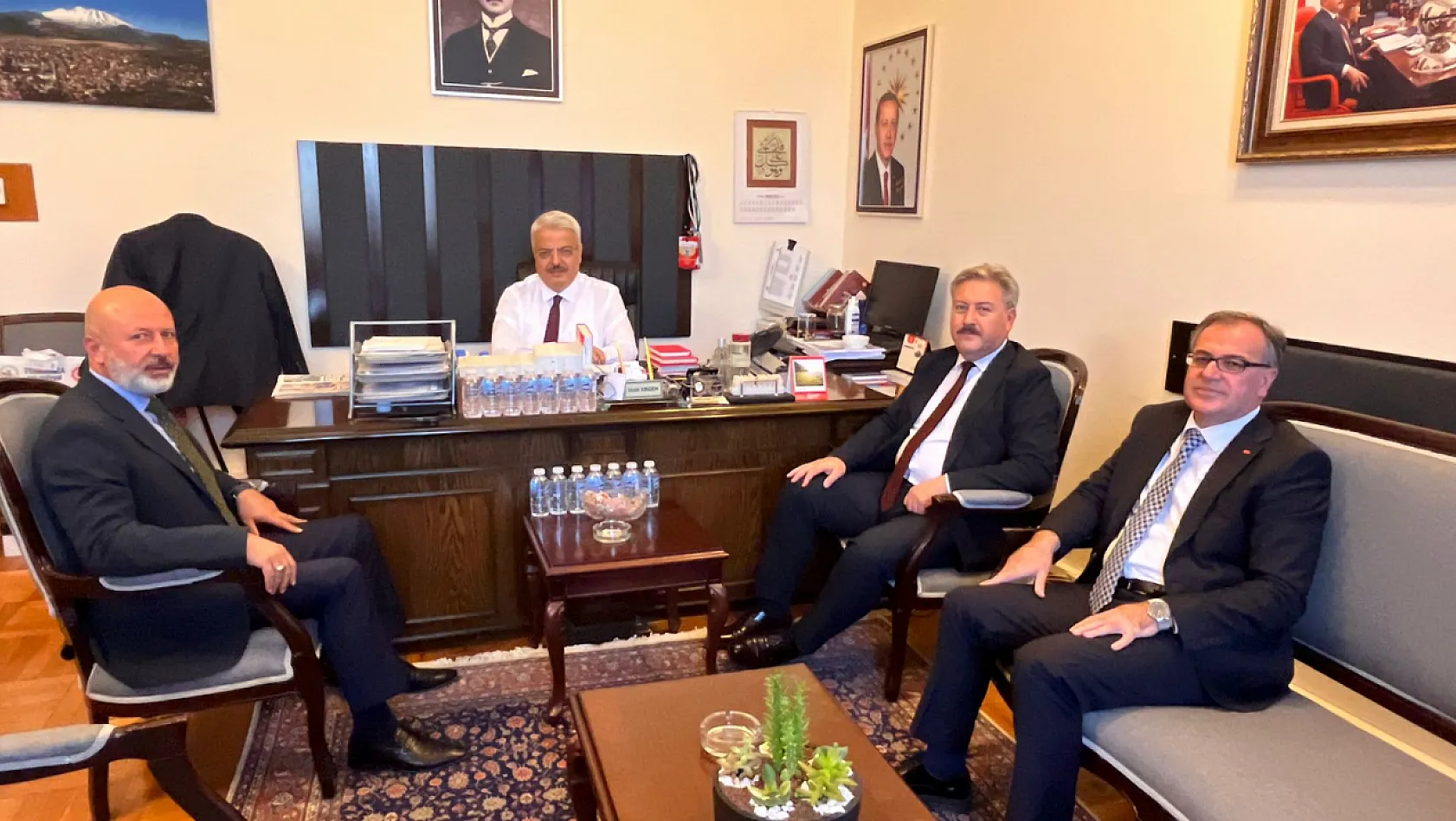 AK Partili Başkanlardan CHP'li isme dikkat çeken ziyaret