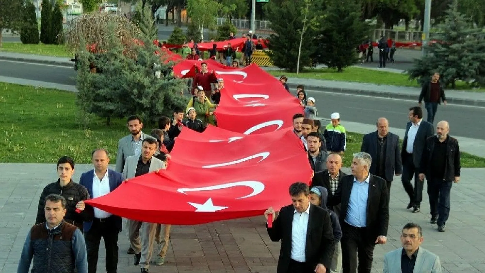 57. Alay Kayseri'de dev Türk Bayrağıyla anıldı