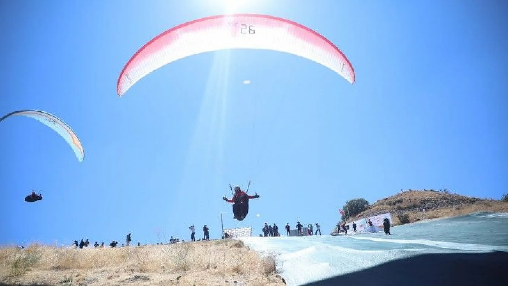 Ali Dağı'nda 12. yamaç paraşütü heyecanı