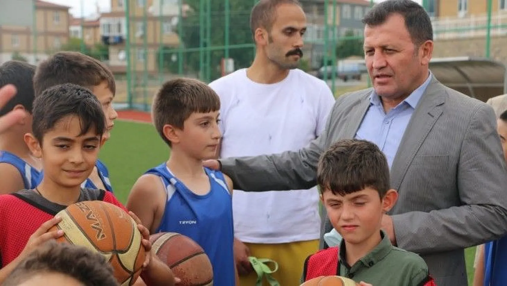 Kabakcı, Bünyan GSB Spor Okullarını ziyaret etti