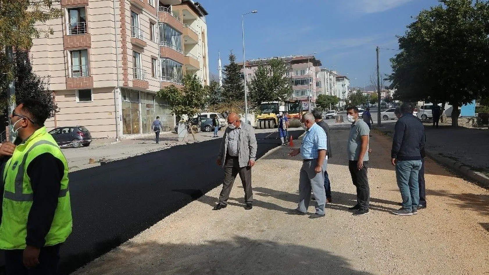 Alparslan Türkeş Caddesi'nde sıcak asfalt serimine başlandı