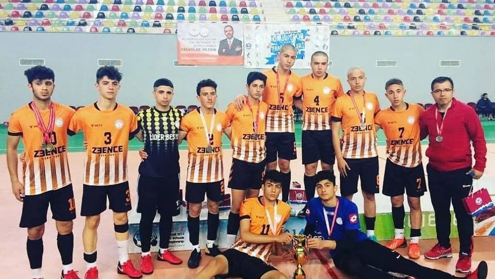 Arif Molu T.E.M.L Erkek Futsal  Takımı Türkiye ikincisi oldu
