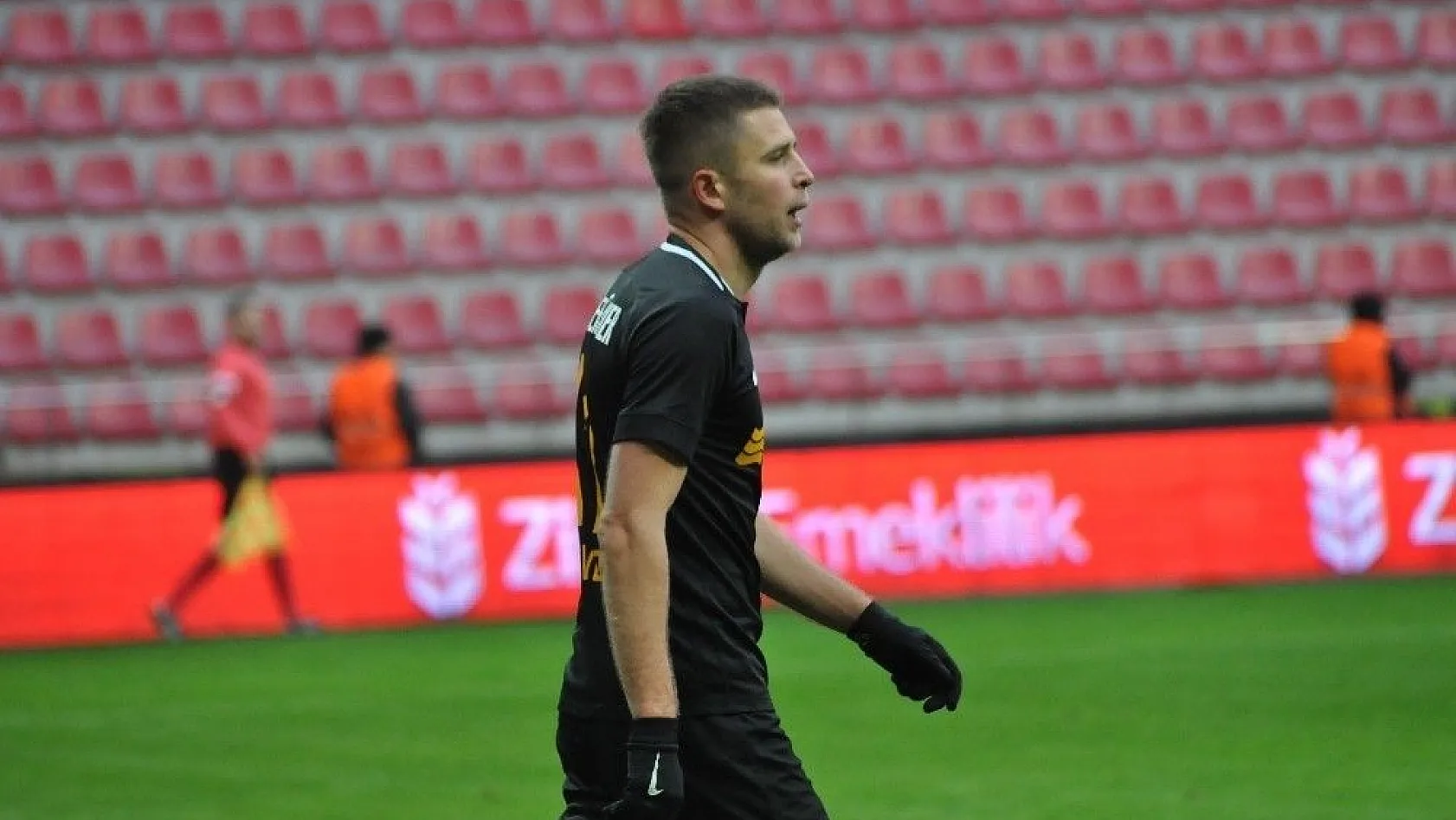 Artem Kravets ilk golünü attı
