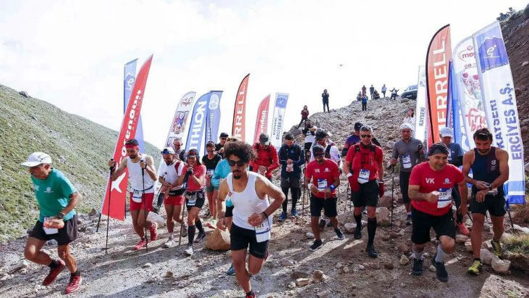 Avrupa'nın en yüksekte biten VK Yarışı Erciyes'te koşuldu