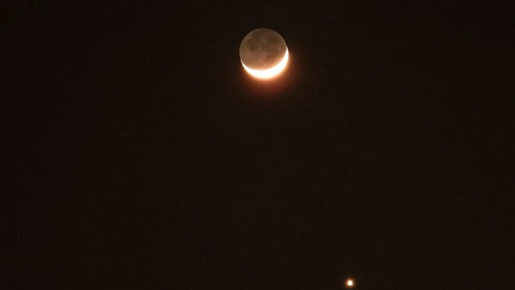 Ay ve Venüs yan yana görüldü