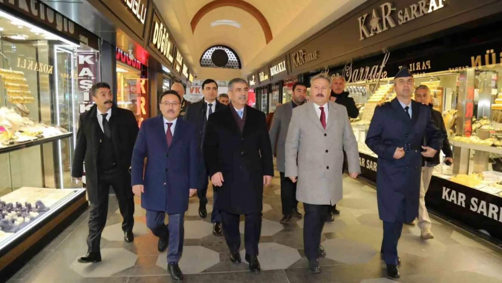 Azerbaycan Savunma Bakanı ve Vali Çiçek'ten Esnaf Ziyareti
