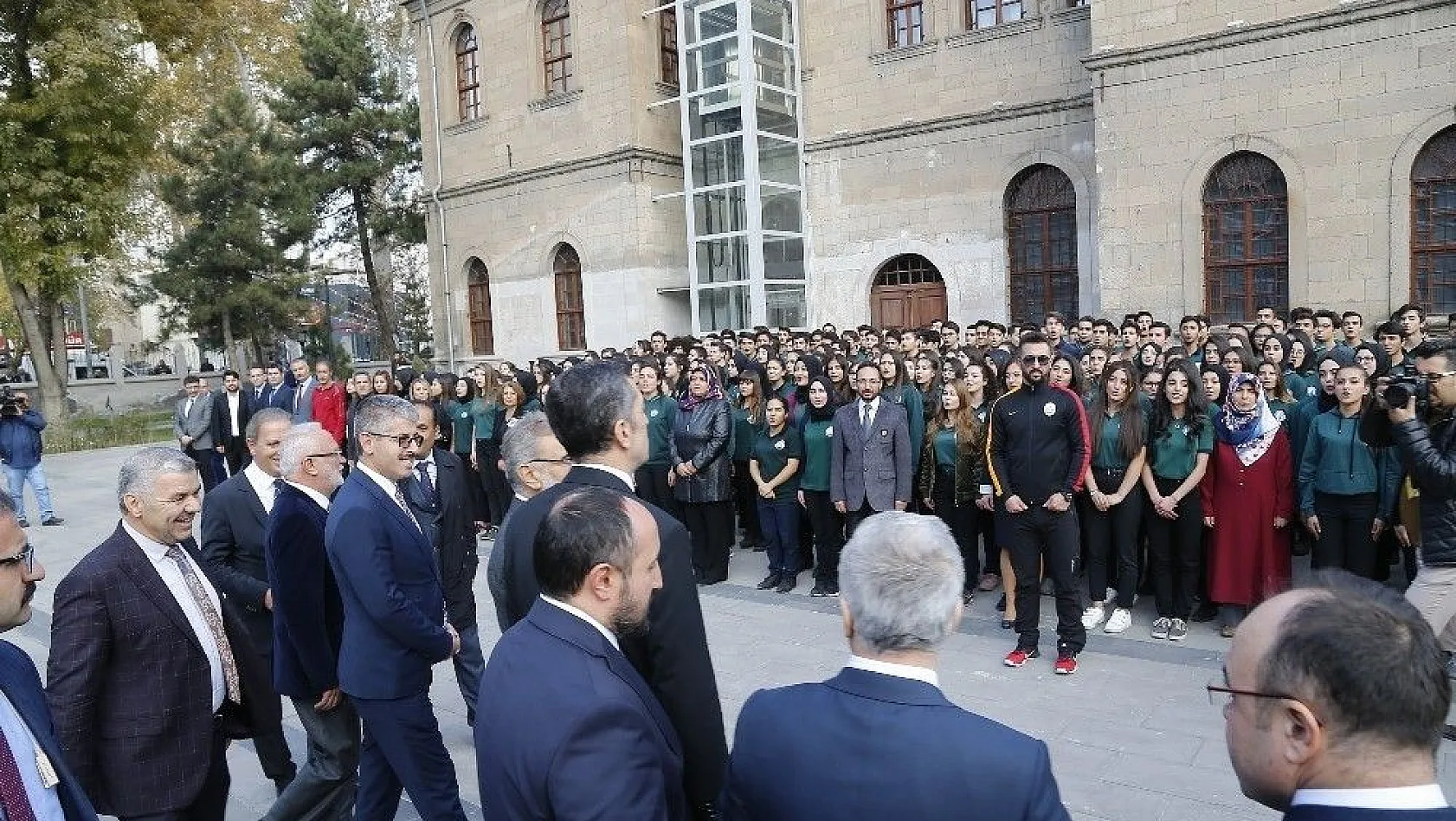 Bakan Selçuk Kayseri Lisesi Milli Mücadele Müzesini ziyaret etti
