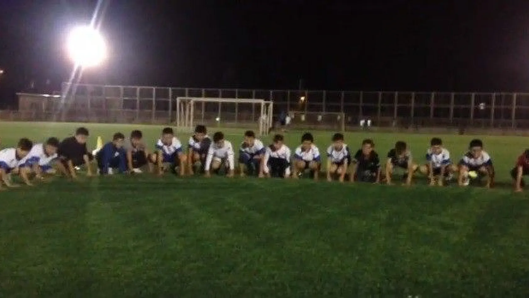 Başakpınarlı minik futbolculardan Mehmetçiğe destek
