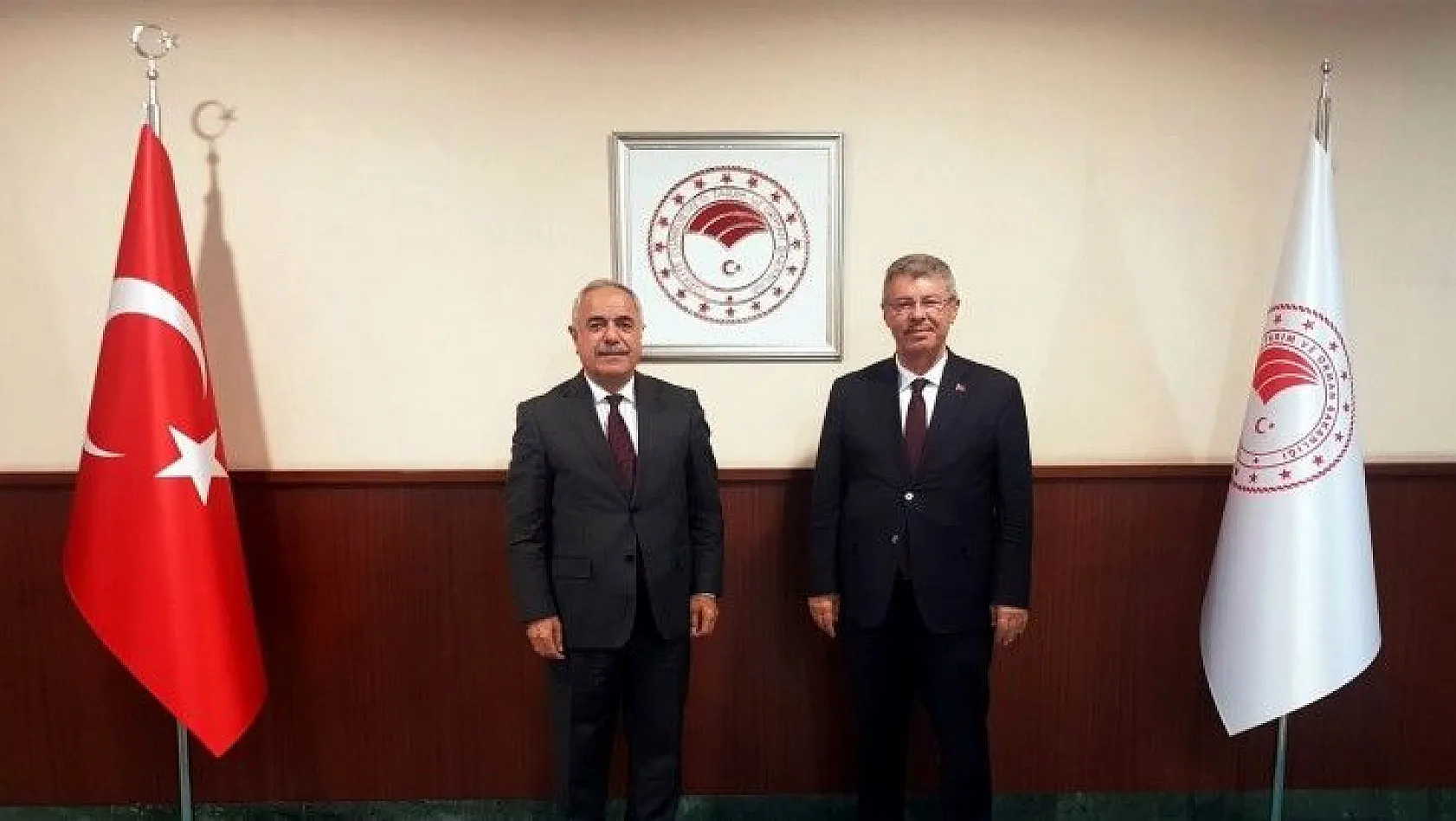 Başkan Akay Ankara'da