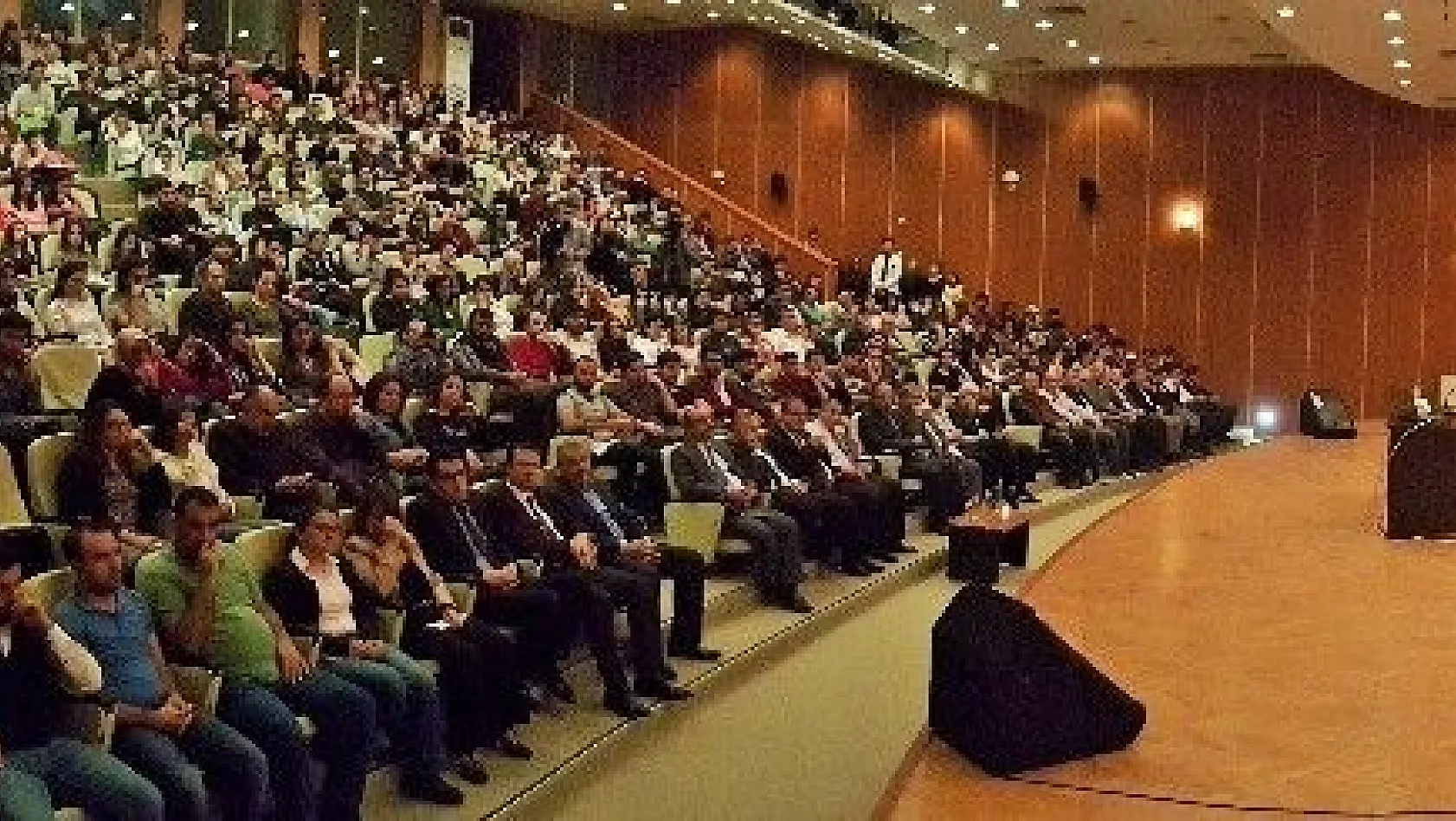 Başkan Akay ERÜ Seyrani Ziraat Fakültesi Kariyer Günlerinde