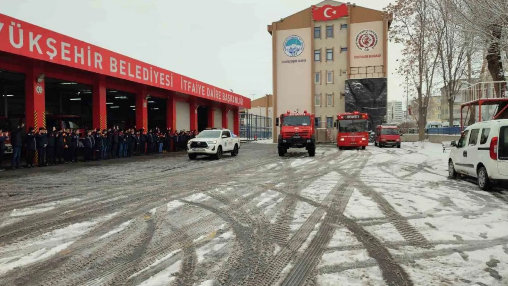 Kayseri'de 25 araç ve 34 personel, deprem bölgesine yola çıktı