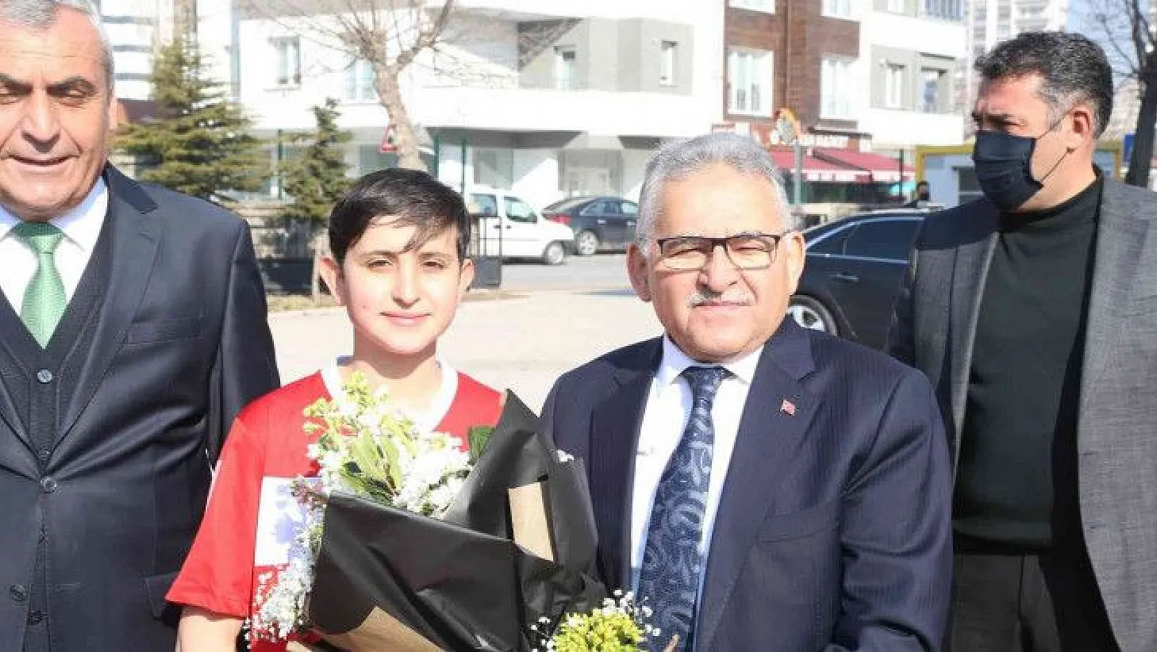 Başkan 'Kayseri'de kaç üniversite var?' diye sordu! Bilene bakın ne hediye etti?