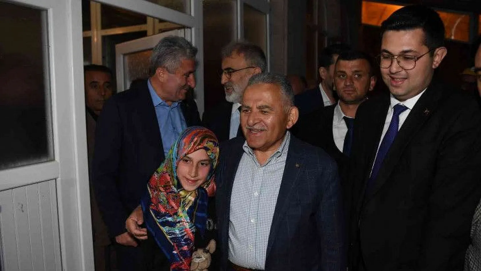 Başkan Büyükkılıç, Bünyan'da açılışın ardından vatandaşlarla buluştu