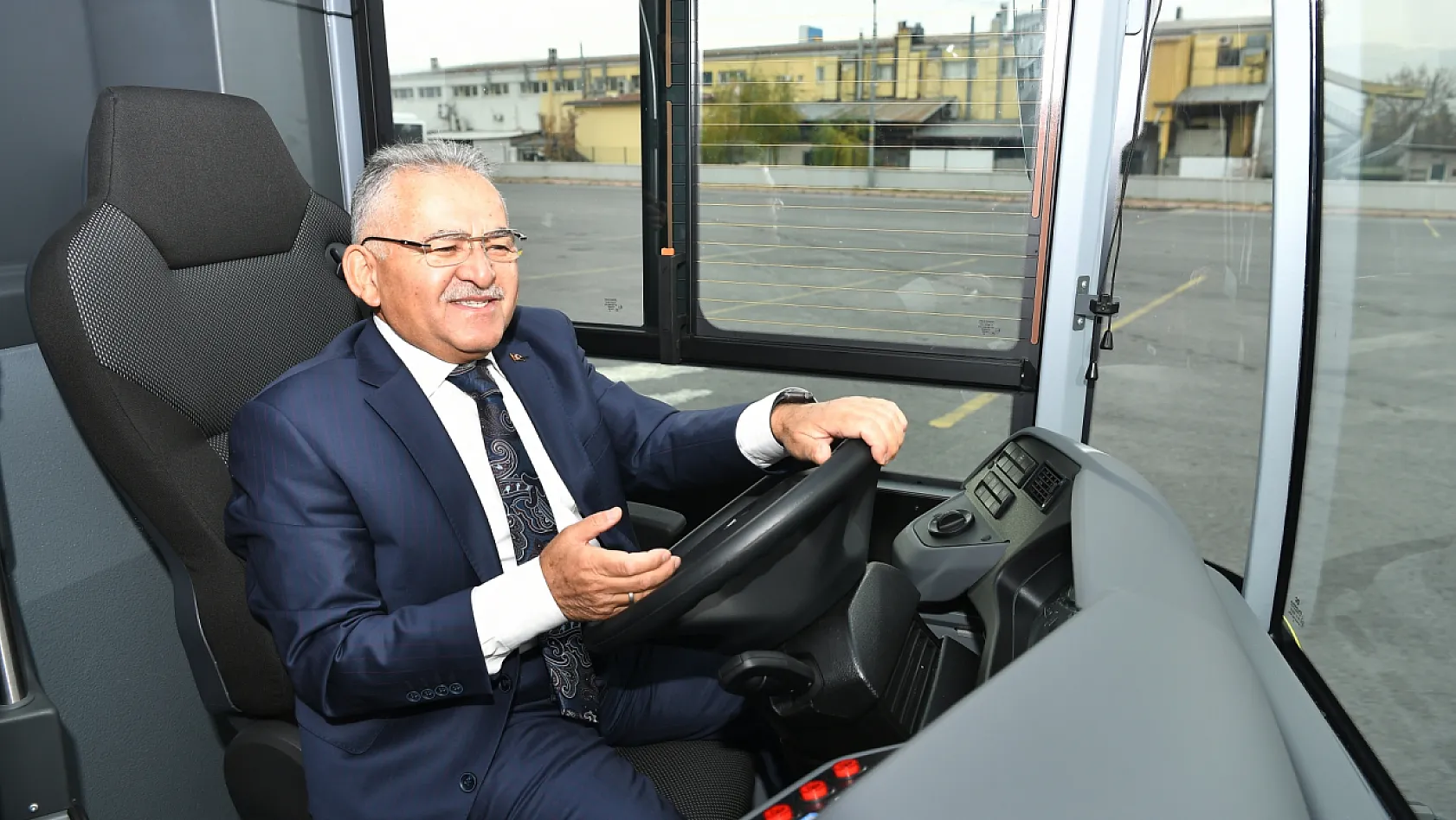 Başkan Büyükkılıç elektrikli otobüsleri teslim aldı!