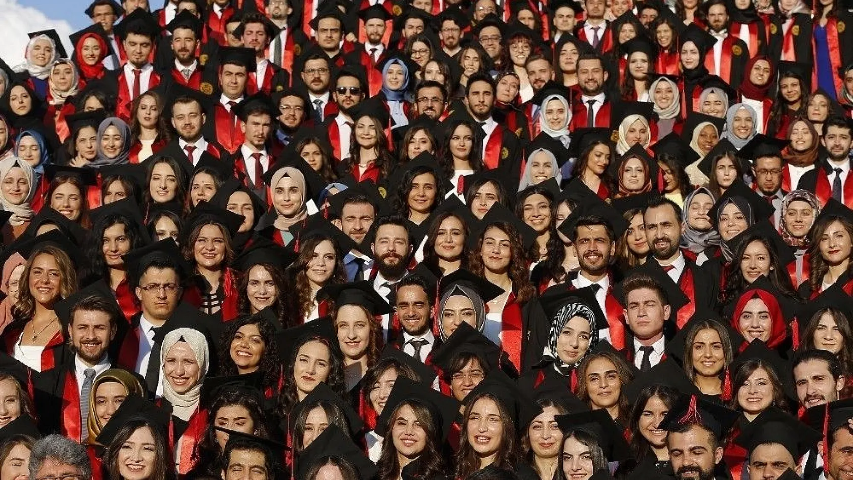 Başkan Büyükkılıç, Erciyes Üniversitesi Tıp Fakültesi'nin mezuniyet törenine katıldı