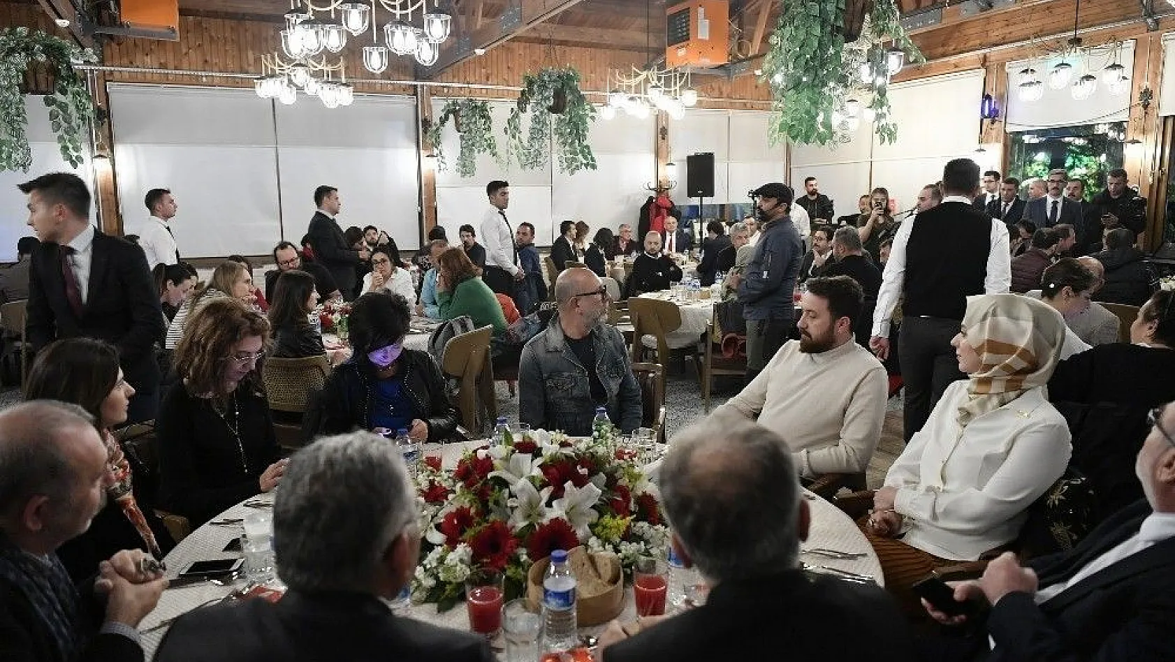 Başkan Büyükkılıç, Gastronomi Turizmi Çalıştayı'na katılan misafirleriyle Erguvan Tesisleri'nde bir araya geldi
