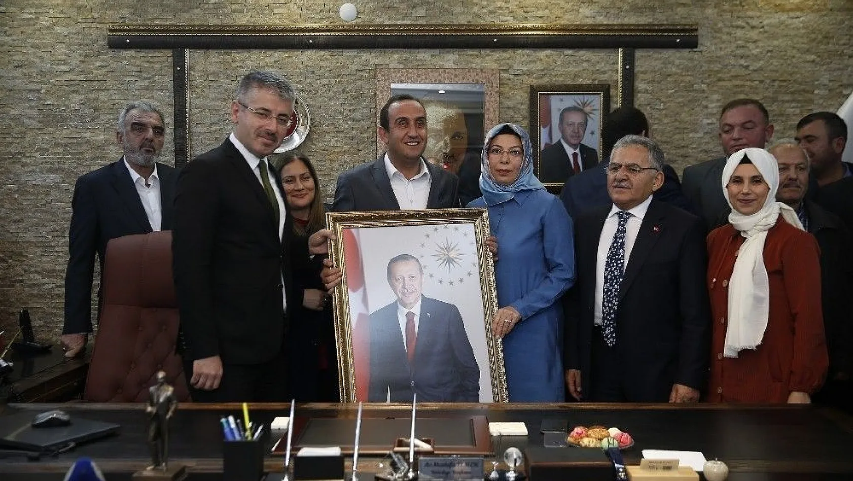 Başkan Büyükkılıç, ilçe belediye başkanlarıyla birlikte İncesu Belediye Başkanı İlmek'i ziyaret etti
