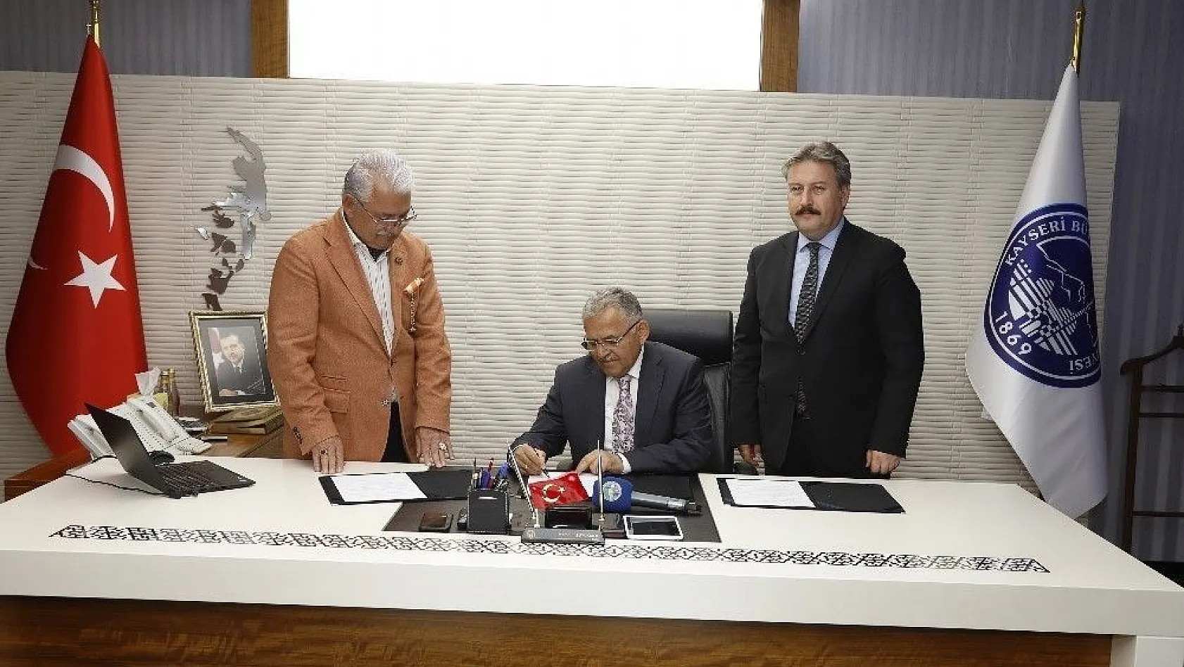 Başkan Büyükkılıç, Koleksiyoner Mehmet Akgül ile protokol imzaladı Kayseri Müzeler Şehri Olacak
