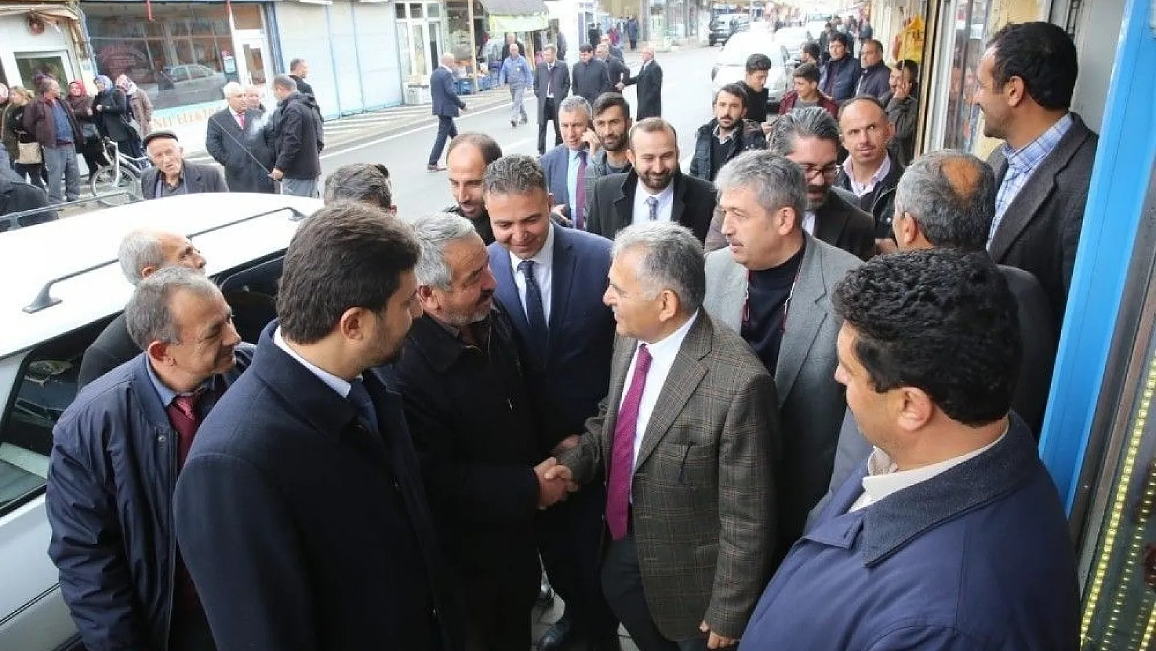 Başkan Büyükkılıç Sarız ve Pınarbaşı'nı ziyaret etti
