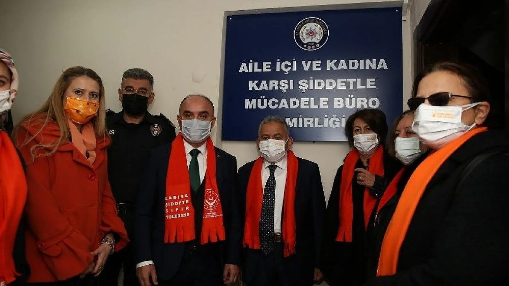 Büyükkılıç'tan kadına şiddete karşı maskeli destek