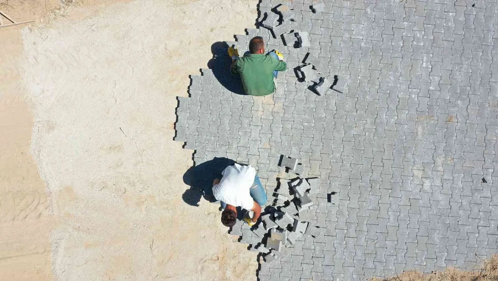 Başkan Büyükkılıç'tan kırsala 1 milyon metrekare kilit beton parke
