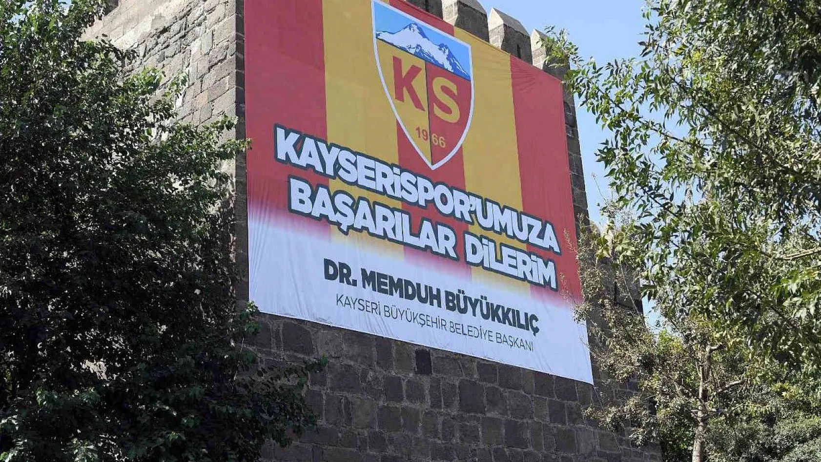 Kale surlarında Kayserispor'a 'pankartlı' destek!