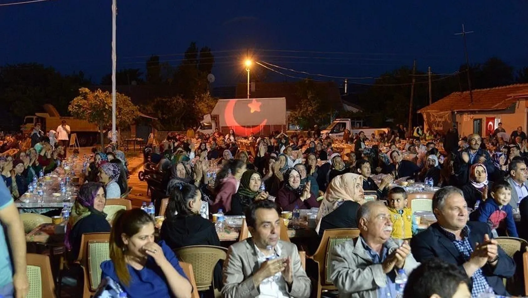 Başkan Büyükkılıç Turan Mahallesinde iftar açtı