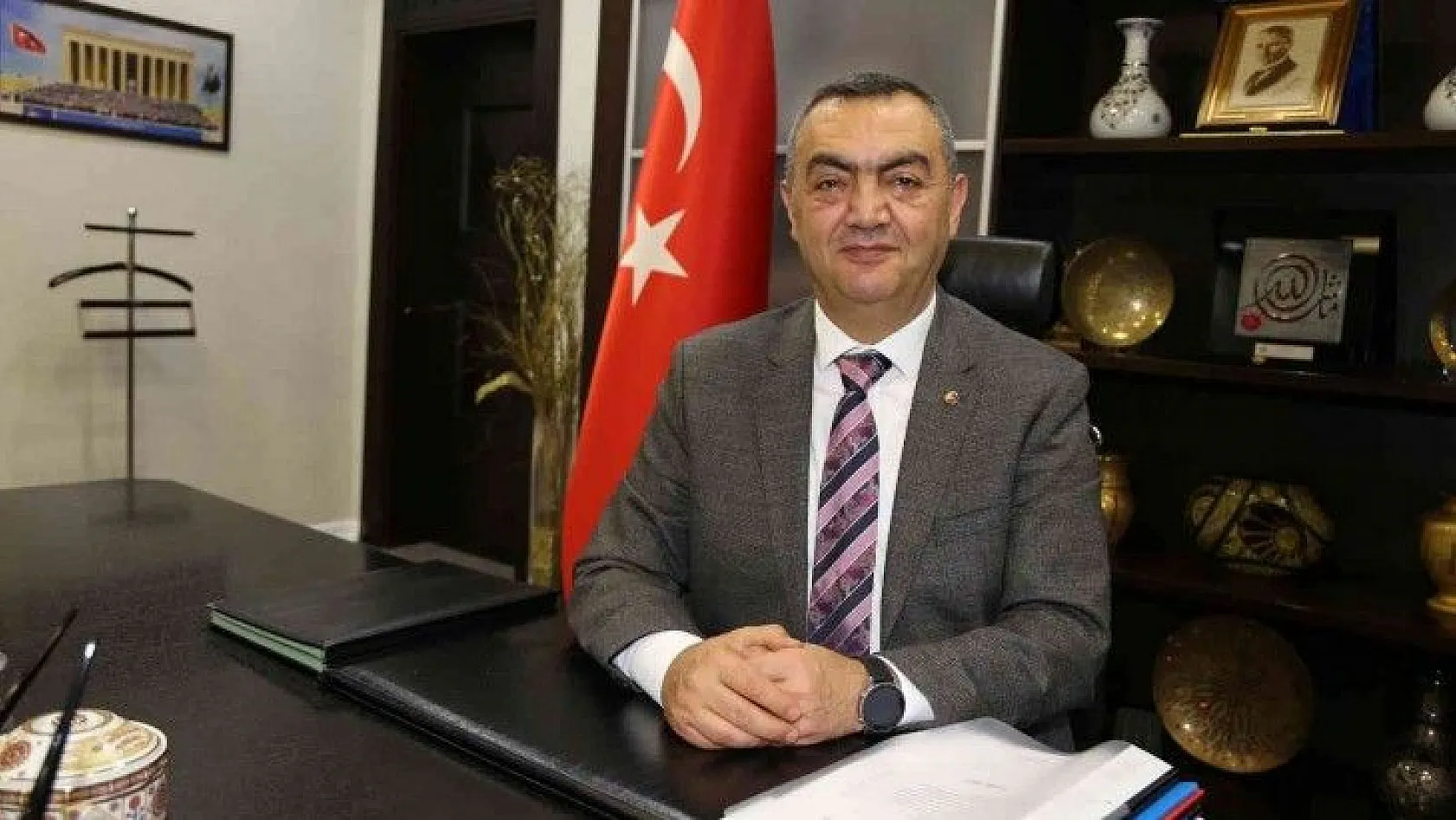 Büyüksimitci: 'Cumhuriyet ile Türk milleti hürriyet ve bağımsızlık içinde yaşama onuruna kavuşmuştur'