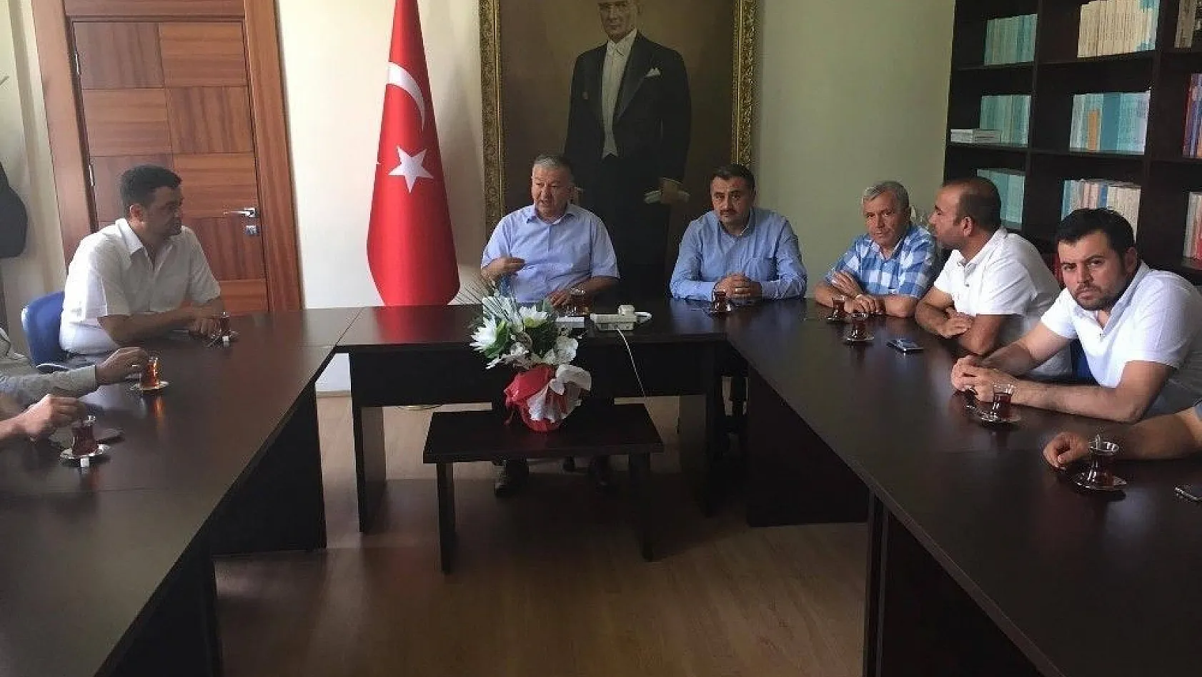 Başkan Cabbar ve Ak Parti İlçe Teşkilatı Kaymakam Duru'yu ziyaret etti