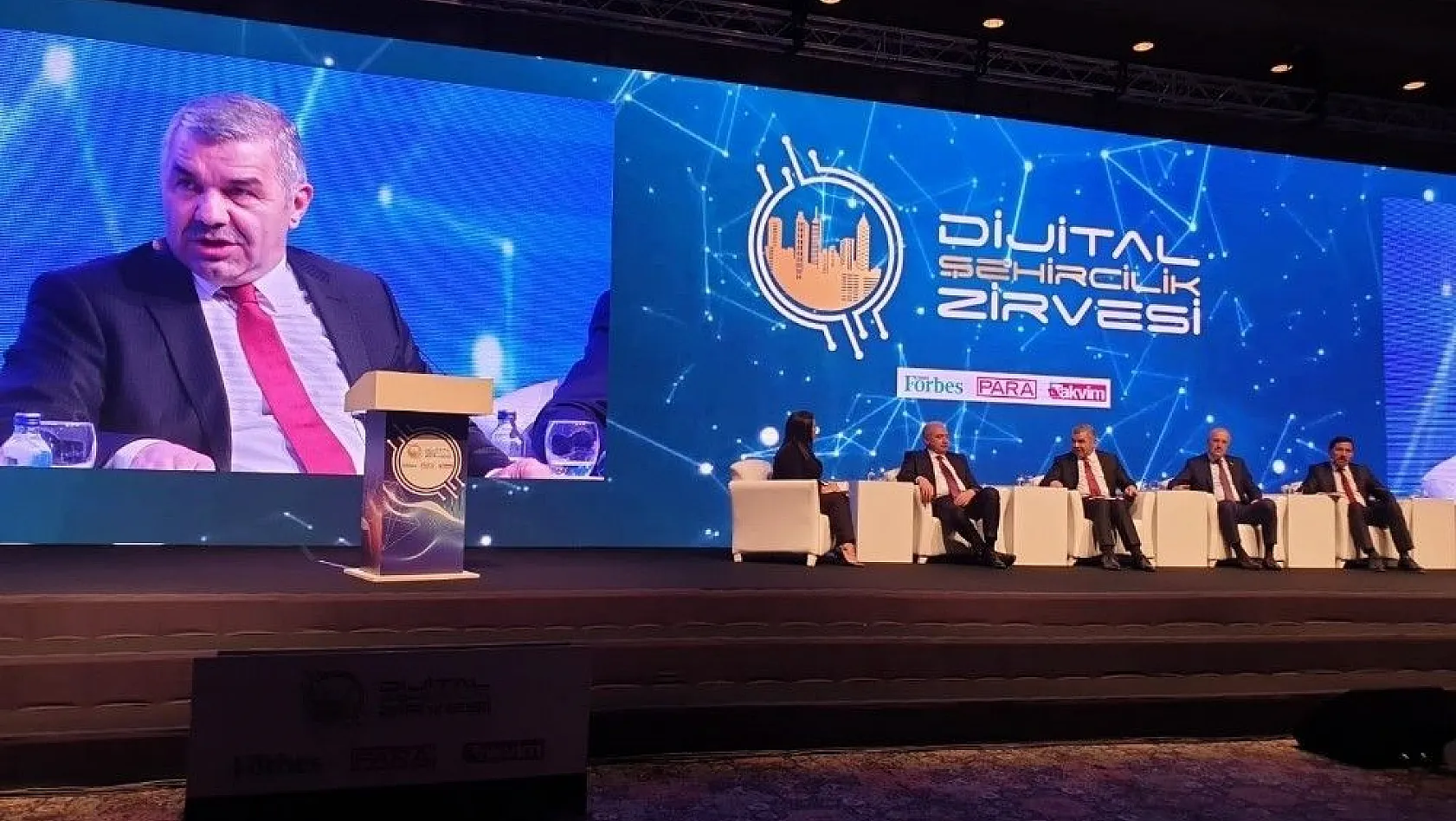 Başkan Çelik, Dijital Şehircilik Zirvesi'ne konuşmacı olarak katıldı
