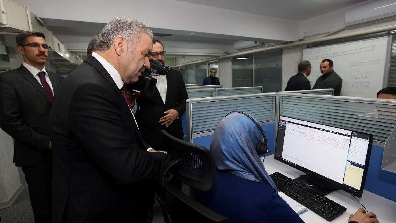 Başkan Çelik, 153 Kayseri İletişim Merkezi'ni ziyaret etti
