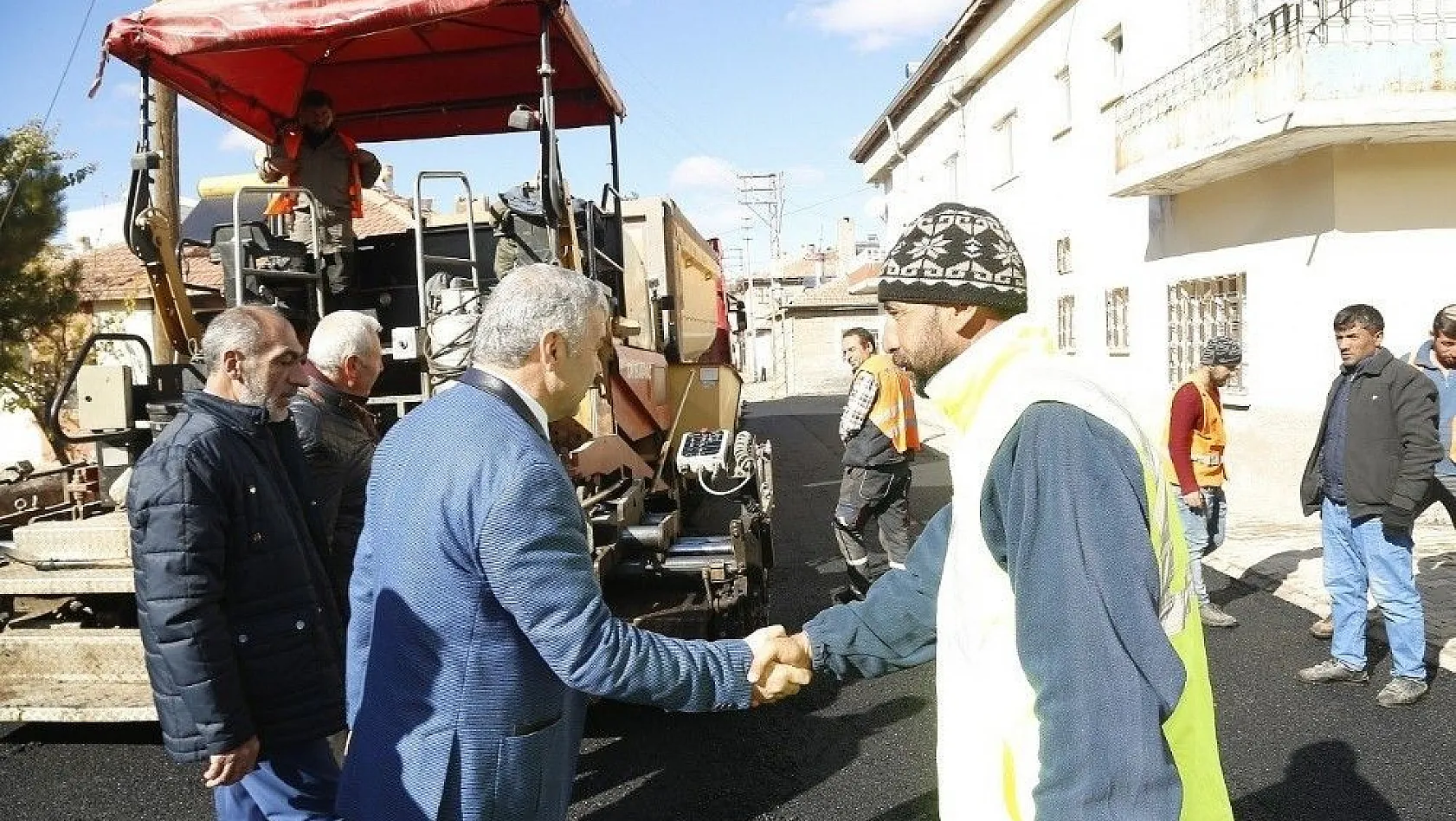 Başkan Çelik, Pınarbaşı'nda yol çalışmalarını takip etti
