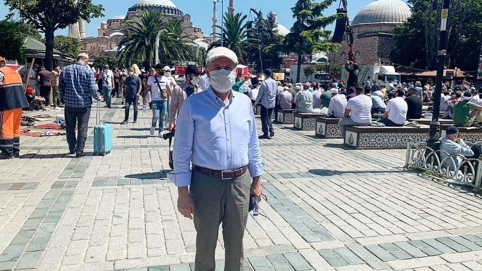 Başkan Çolakbayrakdar, Ayasofya'da kılınan ilk Cuma Namazına katıldı