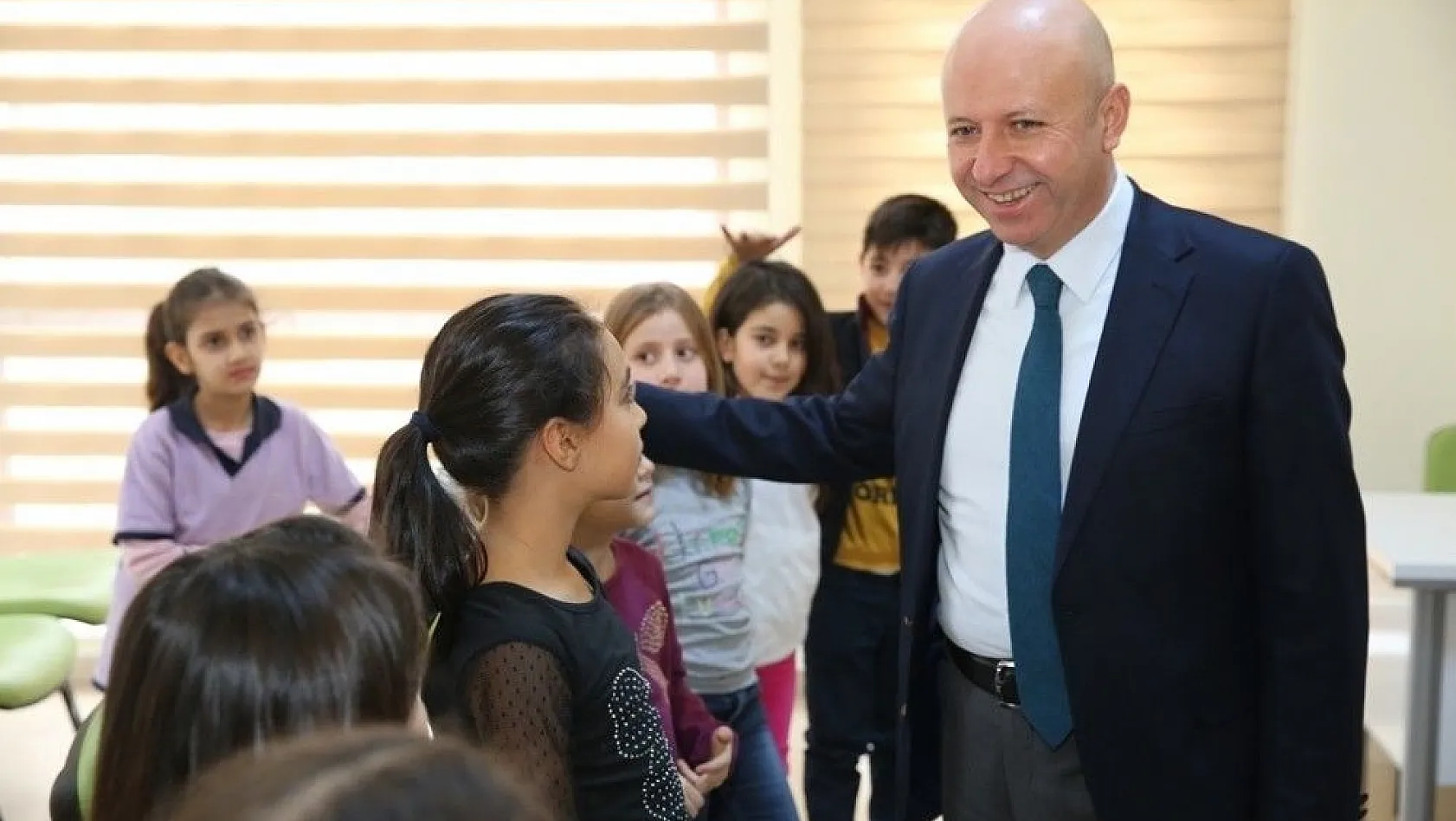 Başkan Çolakbayrakdar, Kocasinan Akademi'de Çocuklarla Birlikte
